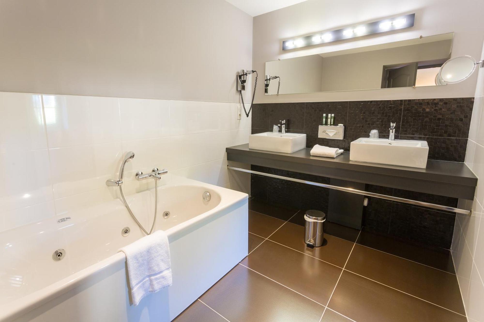 סן-לורן-סור-סבר Hotel Chateau De La Barbiniere מראה חיצוני תמונה